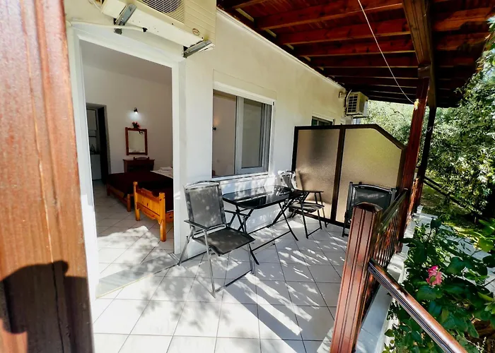 Elena * Szkála Rahoníu